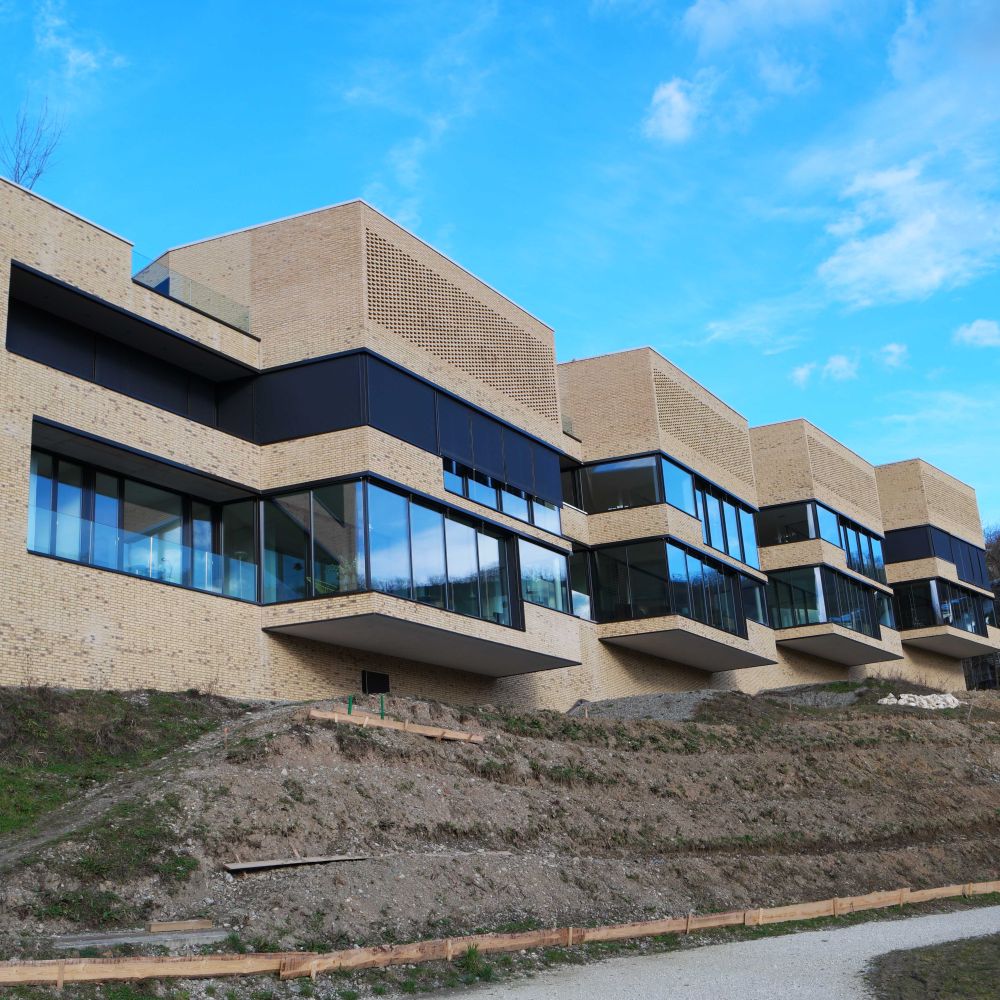 Wohnbebauung in Ennetbaden mit Wasserstrich-Verblend-Ziegel von FaBö