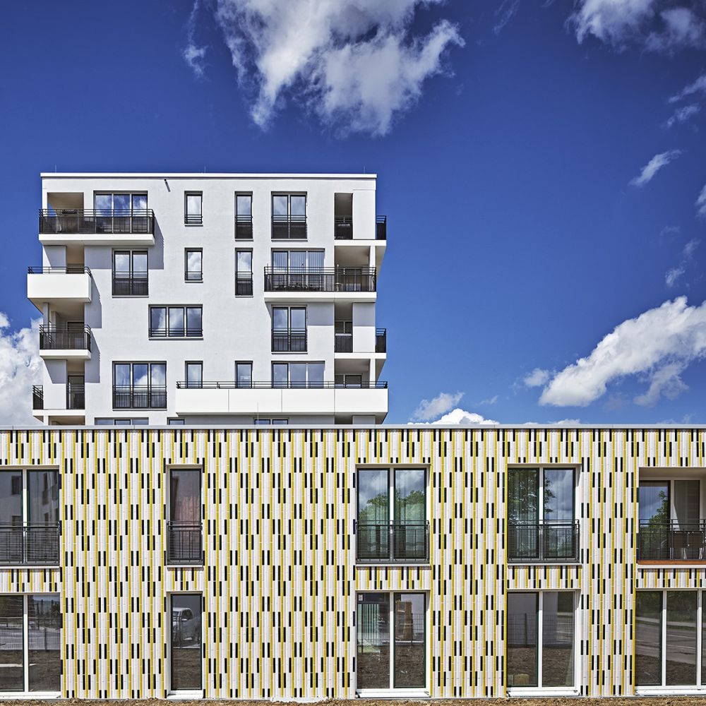 Wohngebäude in Ingolstadt mit Glasur-Keramik / 3D-Keramik von FaBö
