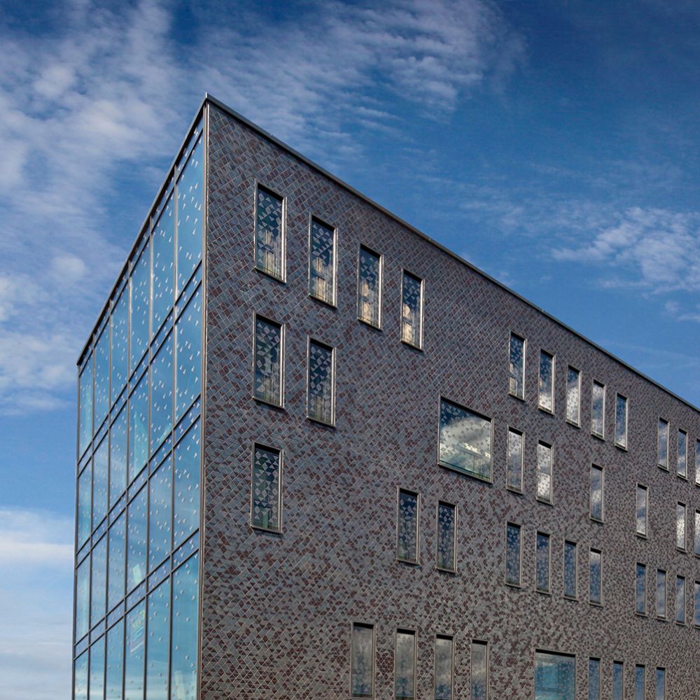 Facharztzentrum in Bonn mit Glasur-Keramik / 3D-Keramik von FaBö