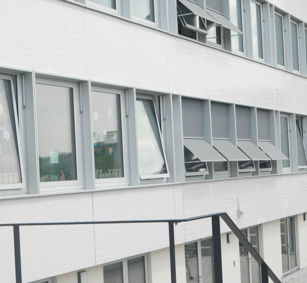 Schulgebäude in Kupferzell mit Glasur-Keramik / 3D-Keramik von FaBö