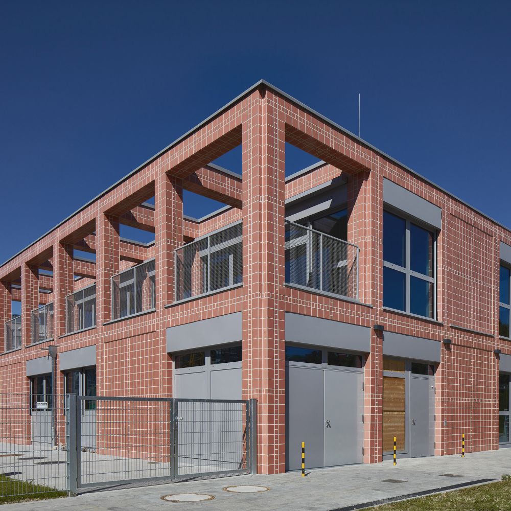 Kita in München mit Glasur-Keramik / 3D-Keramik von FaBö