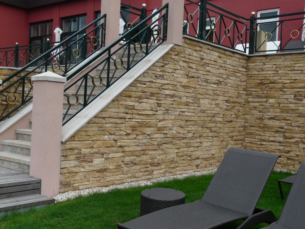 Hotel in Titisee mit Mathios Stone von FaBö