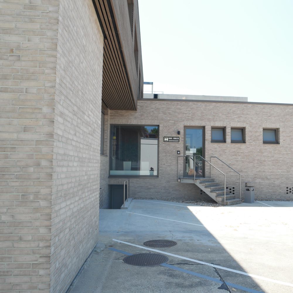 Geschäftsgebäude in Besigheim mit Wasserstrich-Verblend-Ziegel von FaBö