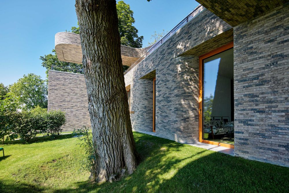 Wohnhaus in Lochau mit Handform-Verblend-Ziegel von FaBö