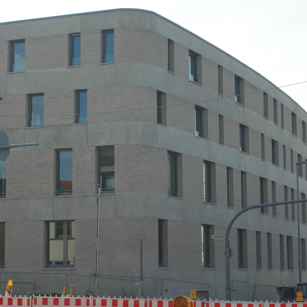 Geschäftsgebäude in Böblingen mit Wasserstrich-Verblend-Ziegel von FaBö