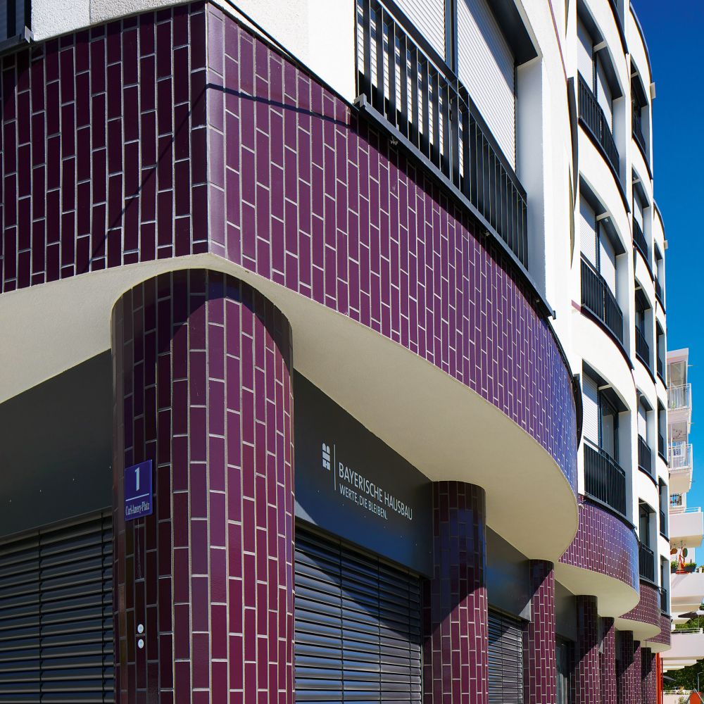 Wohngebäude in München mit Glasur-Keramik / 3D-Keramik von FaBö