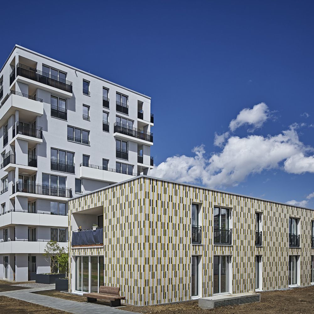 Wohngebäude in Ingolstadt mit Glasur-Keramik / 3D-Keramik von FaBö