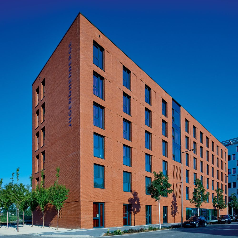 Jugendherberge in Heilbronn mit Wasserstrich-Verblend-Ziegel von FaBö