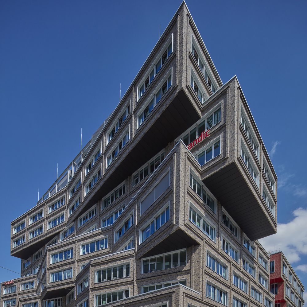 Wohn- und Geschäftsgebäude in München mit Riemchen von FaBö