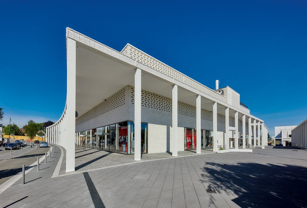Geschäftshaus in Metzingen mit Wasserstrich-Verblend-Ziegel von FaBö