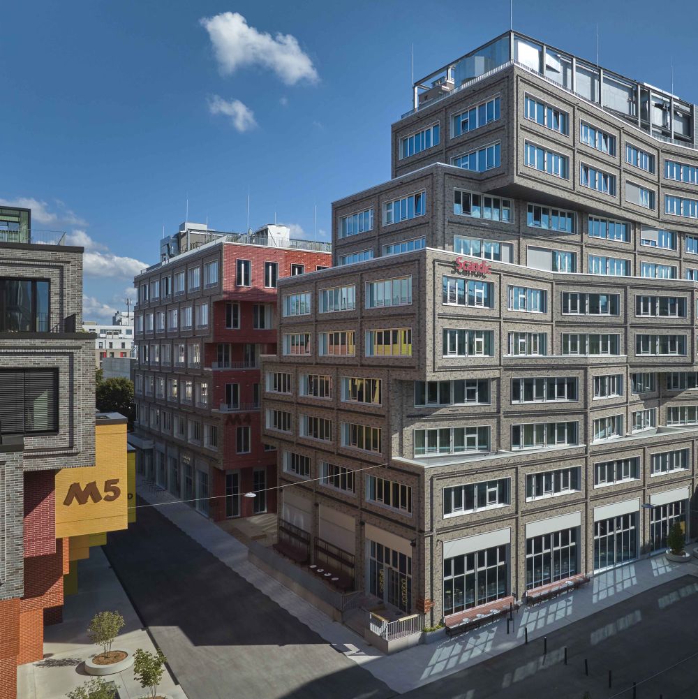 Wohn- und Geschäftsgebäude in München mit Riemchen von FaBö