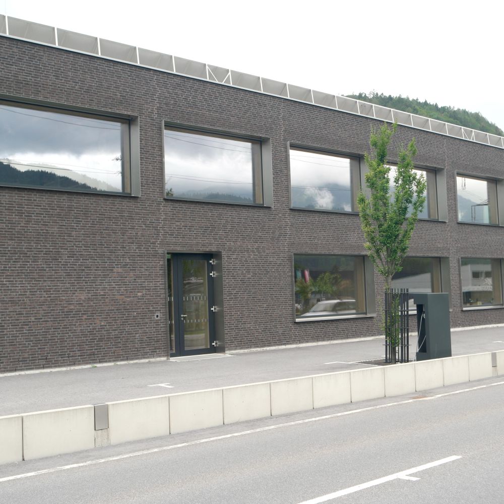 Geschäftsgebäude in Nüziders mit Handform-Verblend-Ziegel von FaBö