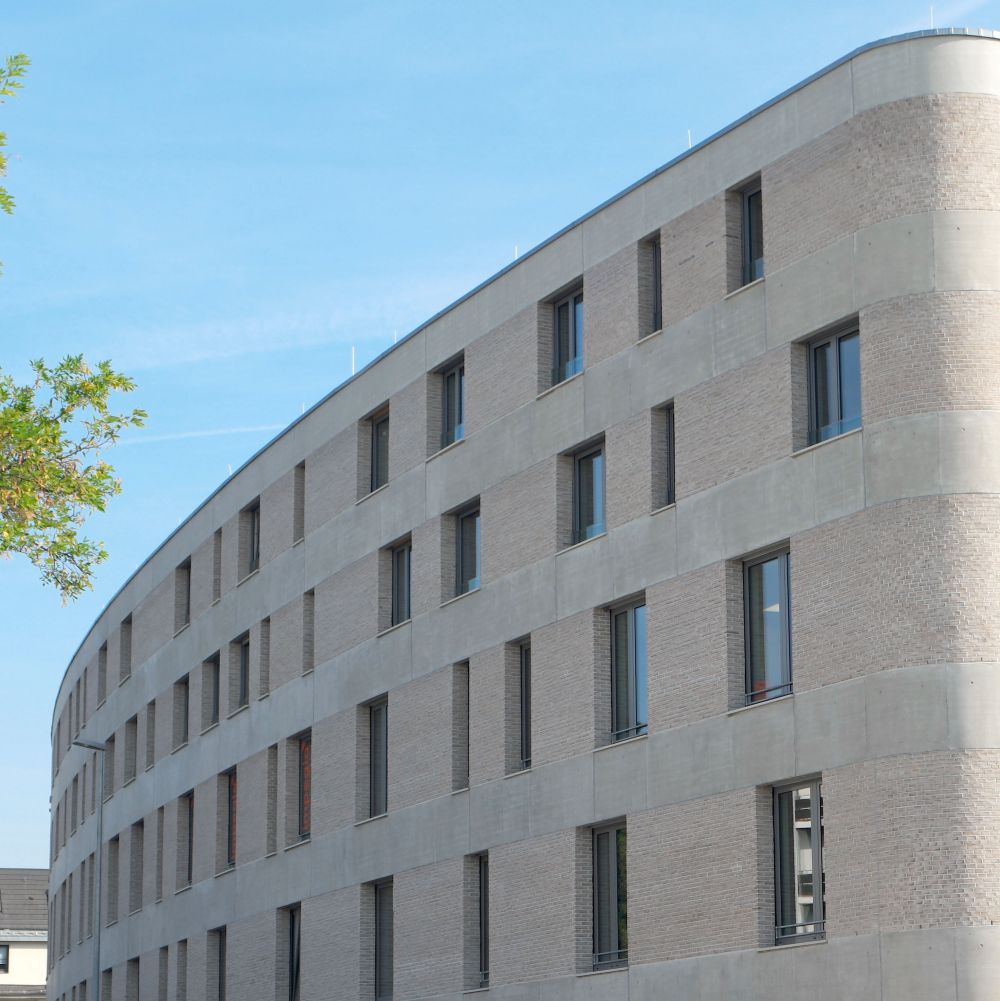 Geschäftsgebäude in Böblingen mit Wasserstrich-Verblend-Ziegel von FaBö