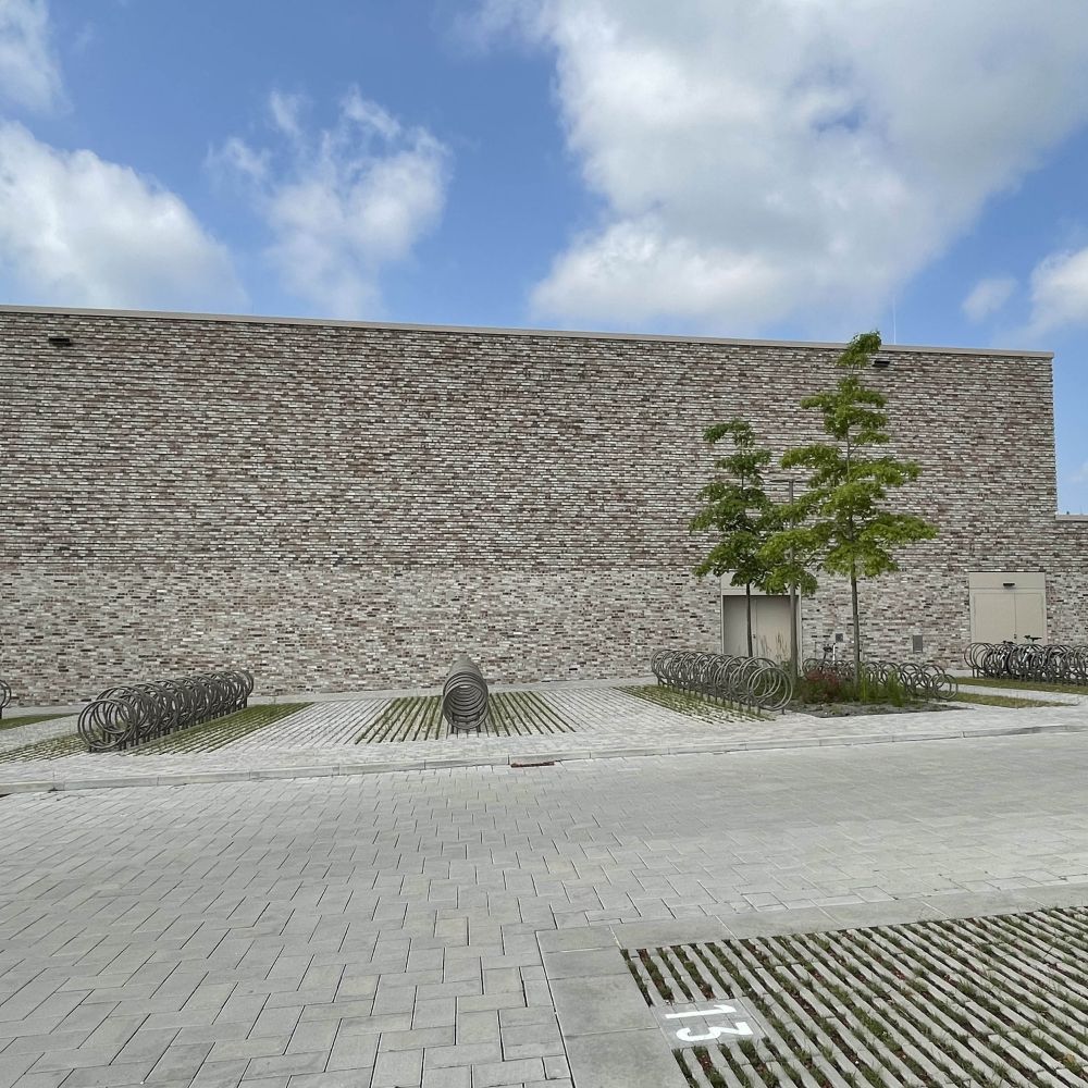 Grundschule mit Sporthalle in Öhringen mit Wasserstrich-Verblend-Ziegel von FaBö