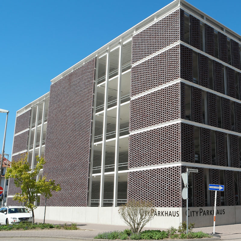 Parkhaus in Backnang mit Wasserstrich-Verblend-Ziegel von FaBö