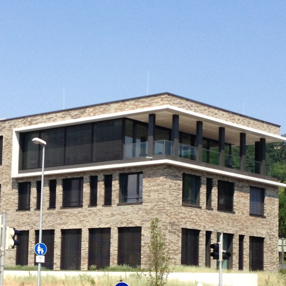 Bürogebäude in Tübingen mit Wasserstrich-Verblend-Ziegel von FaBö