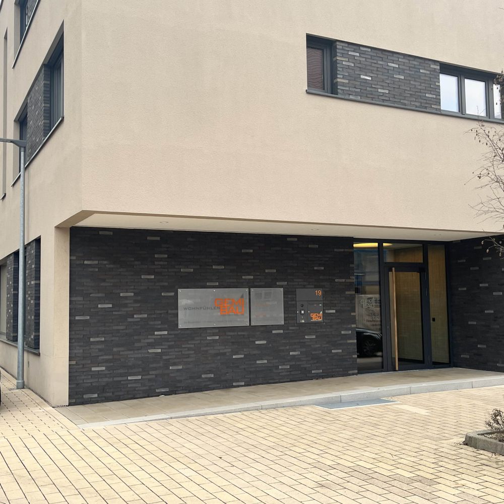 Wohn- und Geschäftshaus in Offenburg mit Riemchen von FaBö