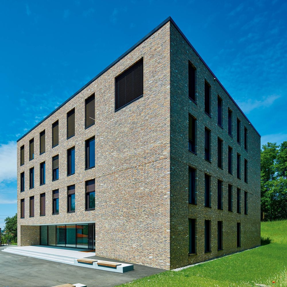 Geschäftsgebäude in Wangen mit Handform-Verblend-Ziegel von FaBö