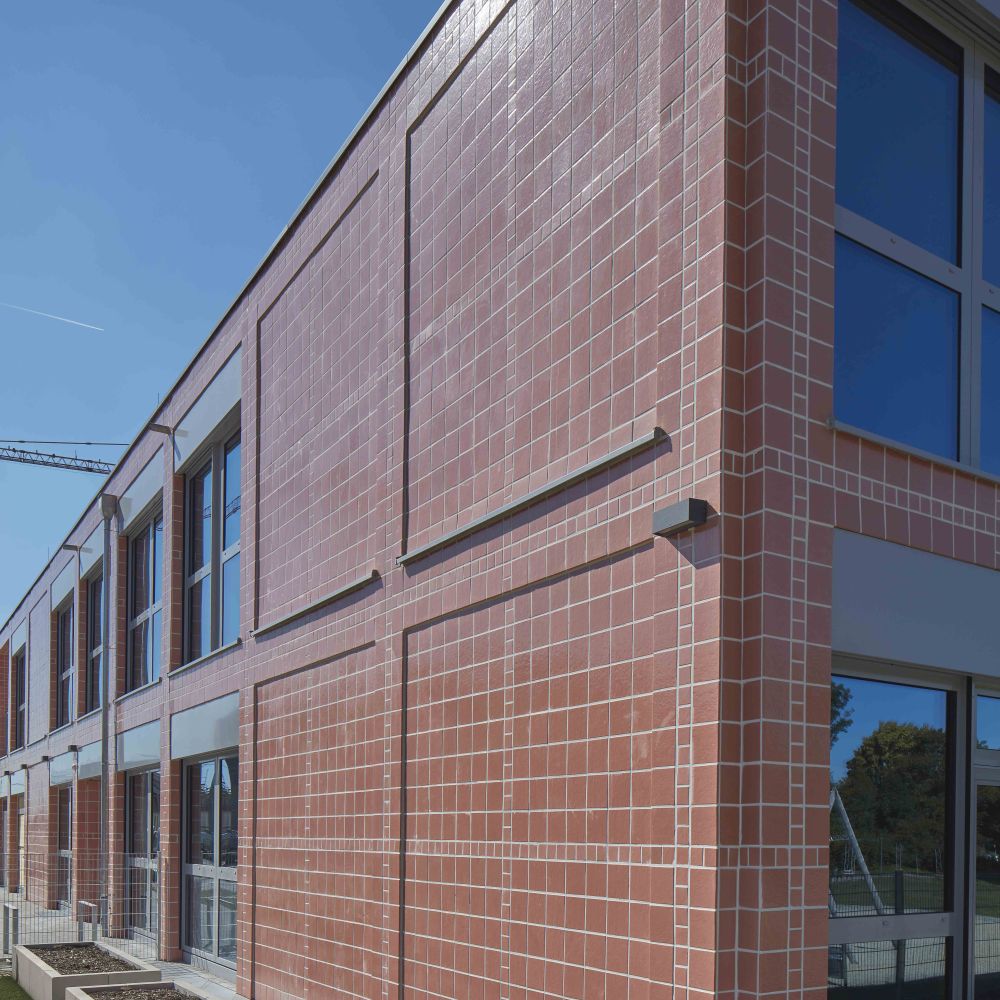 Kita in München mit Glasur-Keramik / 3D-Keramik von FaBö