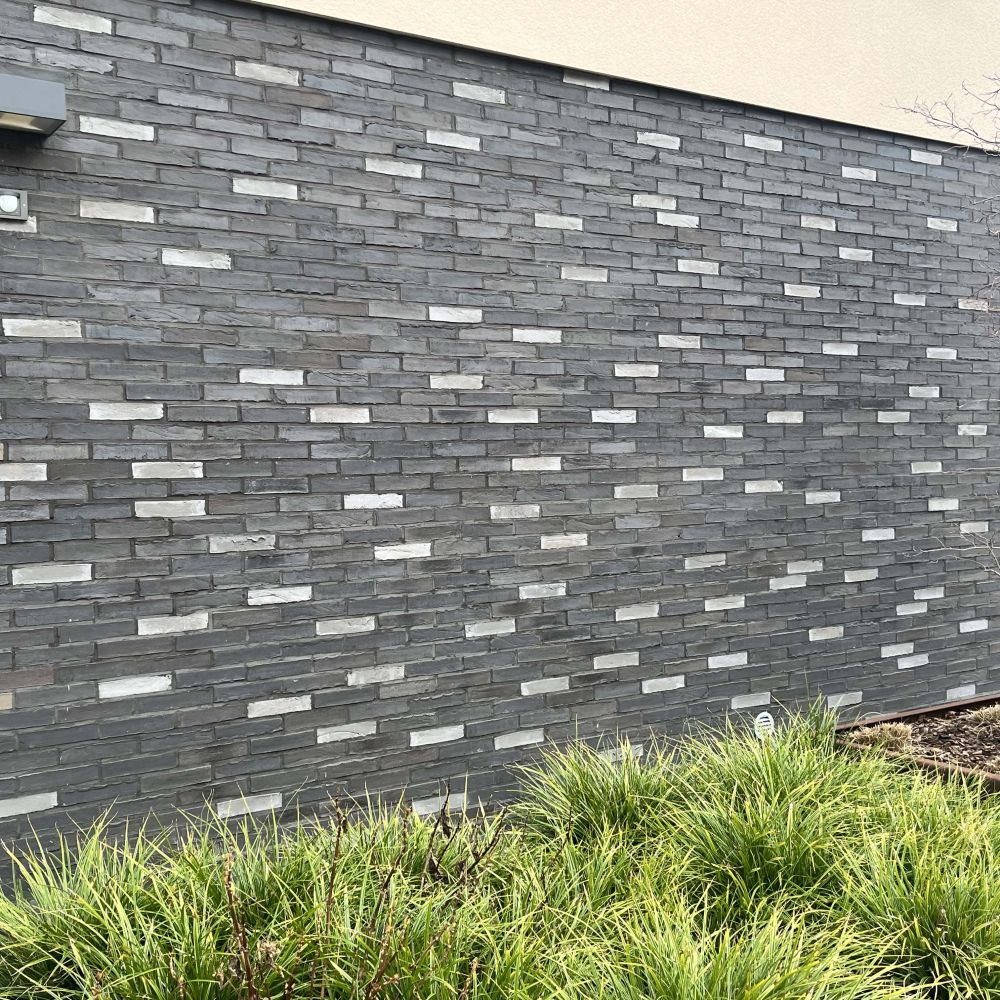 Wohn- und Geschäftshaus in Offenburg mit Riemchen von FaBö